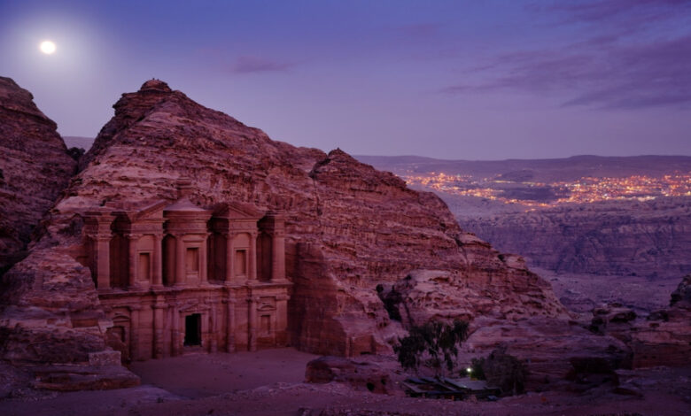 وزير السياحة: الأردن وجهة مثالية للمسافرين على مدار العام