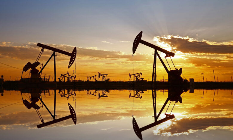 أسعار النفط ترتفع مع انخفاض مخزونات الخام الأمريكية