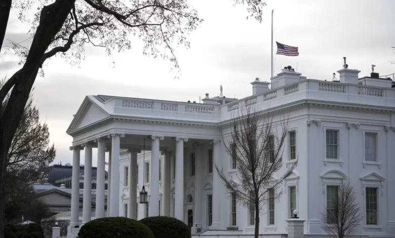 البيت الأبيض يرحب باقتراح قانون يتيح فرض حظر على تيك توك