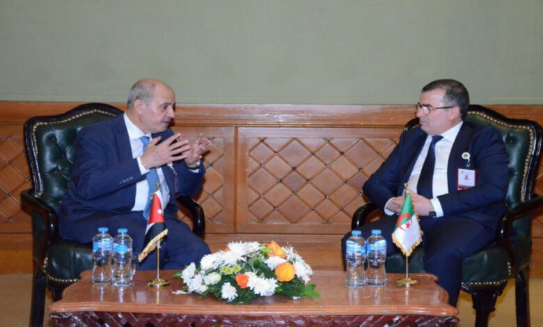 الشمالي يبحث مع وزير العمل الجزائري استكمال ترتيبات معالجة المرضى الجزائريين في الأردن