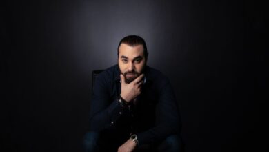 الفنان البحريني فهد بشمي يخطف جمهوره بـ"ساحر القلوب"