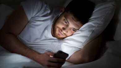 دراسة تربط بين اضطرابات النوم واستخدام وسائل التواصل