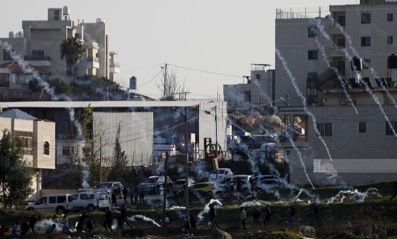 انتهاكات الاحتلال: شهيد وإصابات واعتقالات وإحراق مركبات