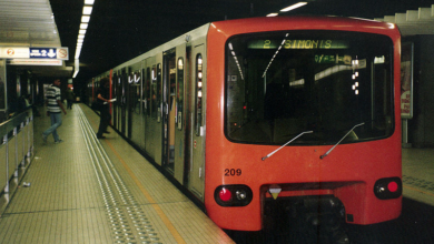 وفاة رجل علق رأسه في نظام إغلاق بمحطة مترو في بروكسل