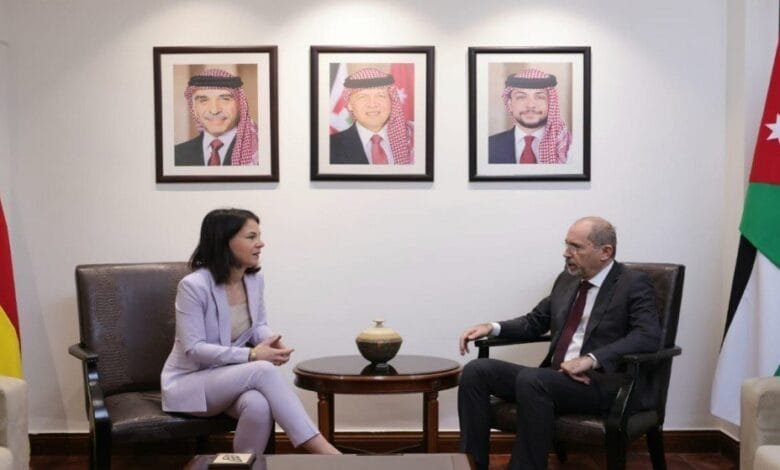ائب رئيس الوزراء وزير الخارجية وشؤون المغتربين أيمن الصفدي خلال لقائه وزيرة الخارجية الألمانية أنالينا بيربوك